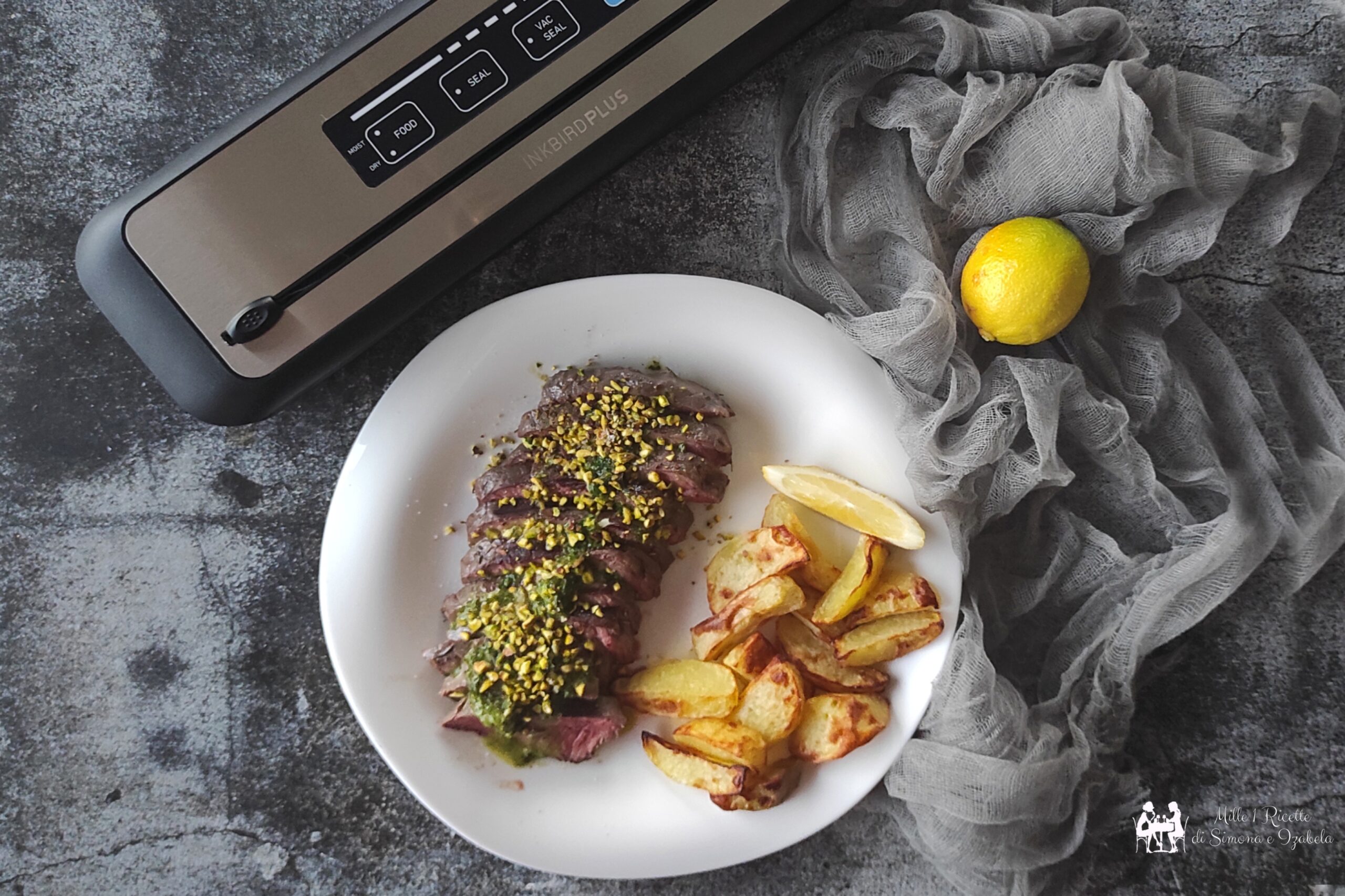 Tagliata di scottona con salsa verde e pistacchi