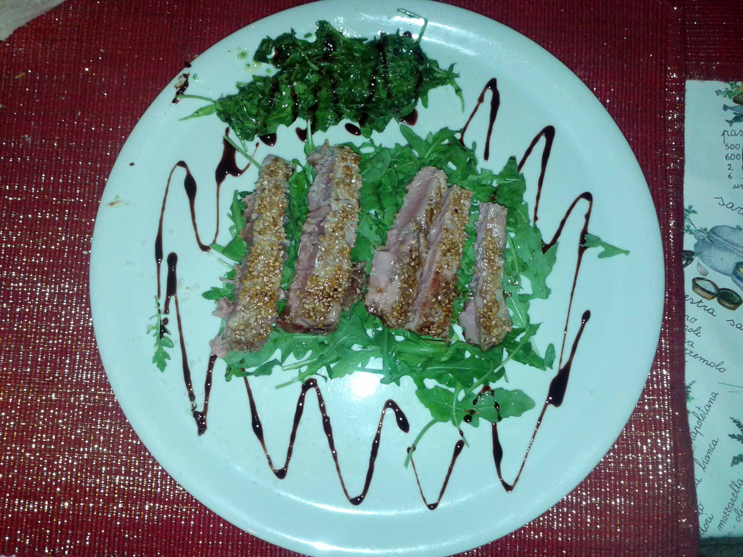 Tagliata di tonno al sesamo