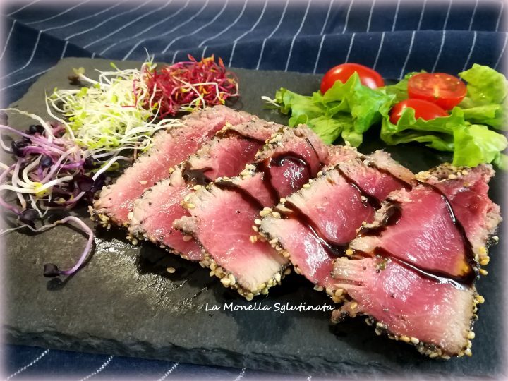 Tagliata di tonno con semi di sesamo e papavero
