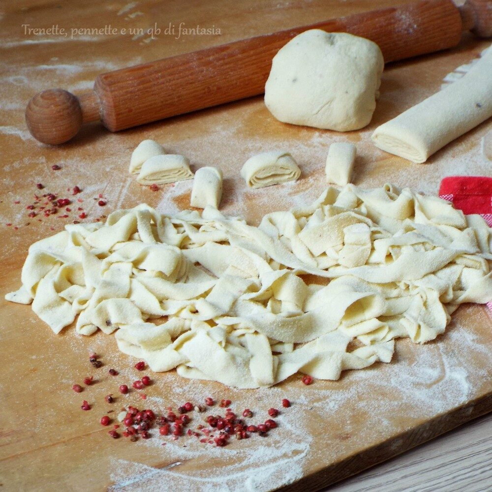 Tagliatelle acqua e farina al pepe rosa