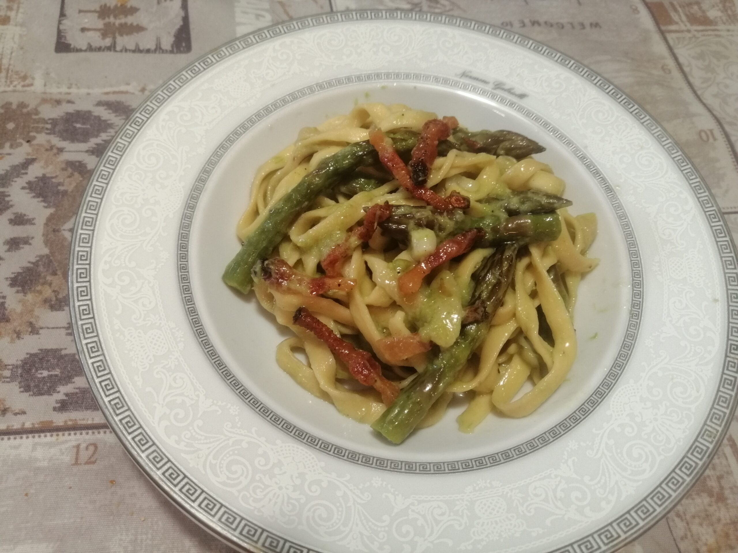 Tagliatelle agli asparagi e guanciale