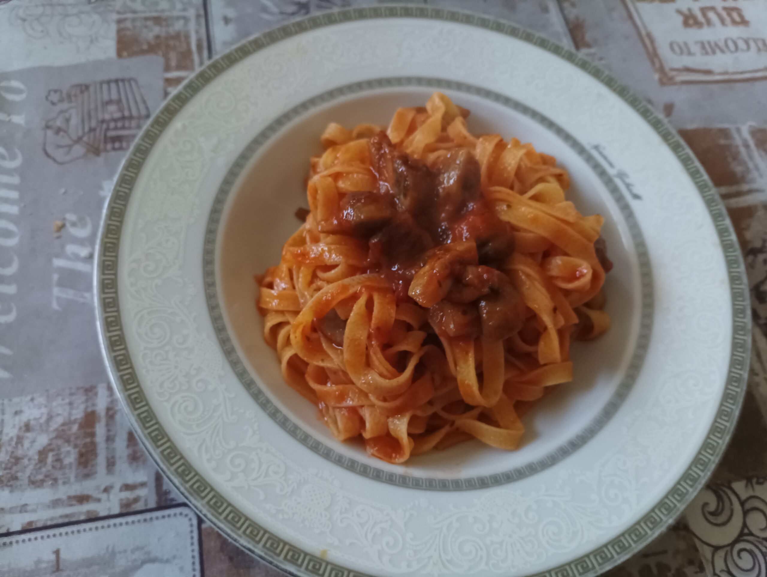 Tagliatelle ai funghi e scalogno