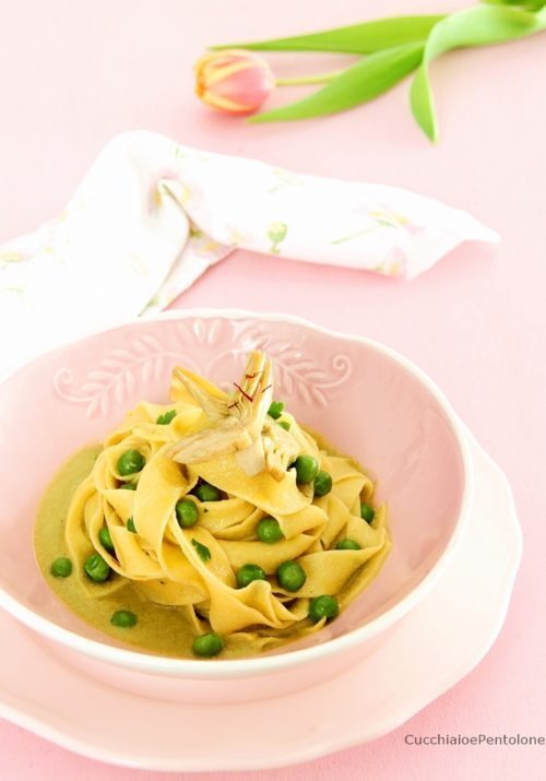 Tagliatelle ai piselli e crema di carciofi