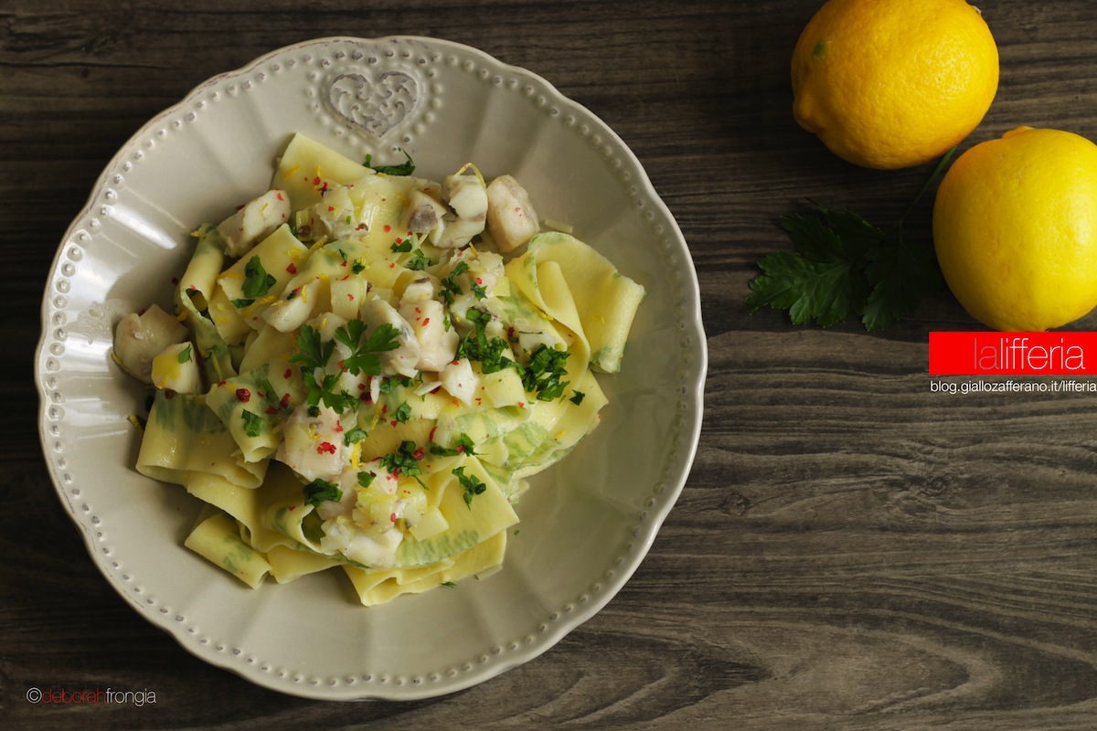 Tagliatelle al prezzemolo con ombrina fresca