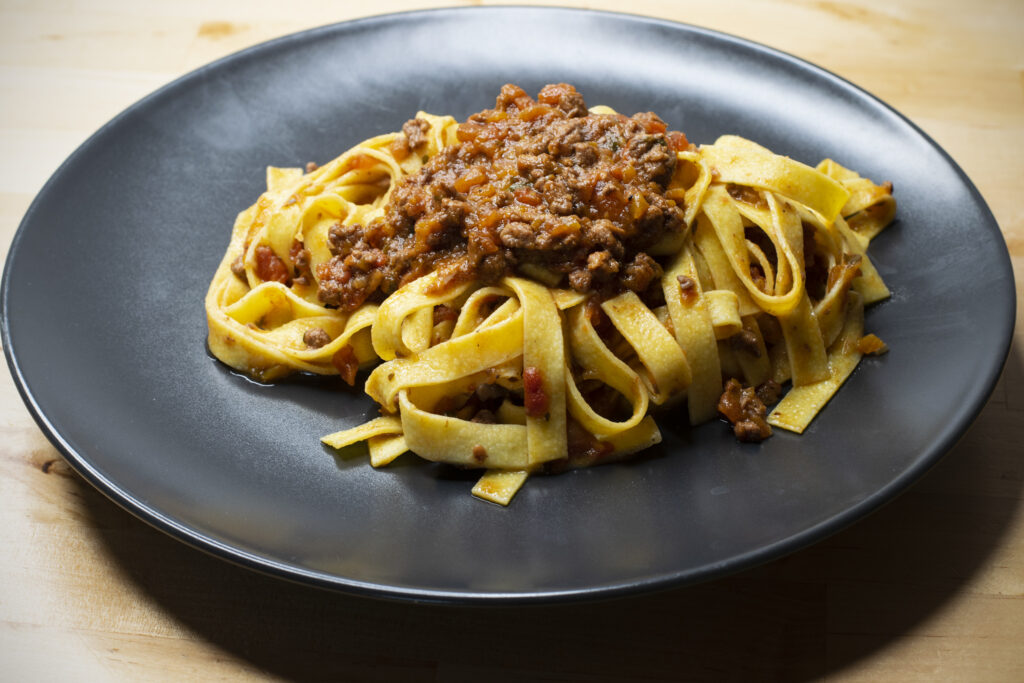 Tagliatelle al ragù di cinghiale battuto al coltello