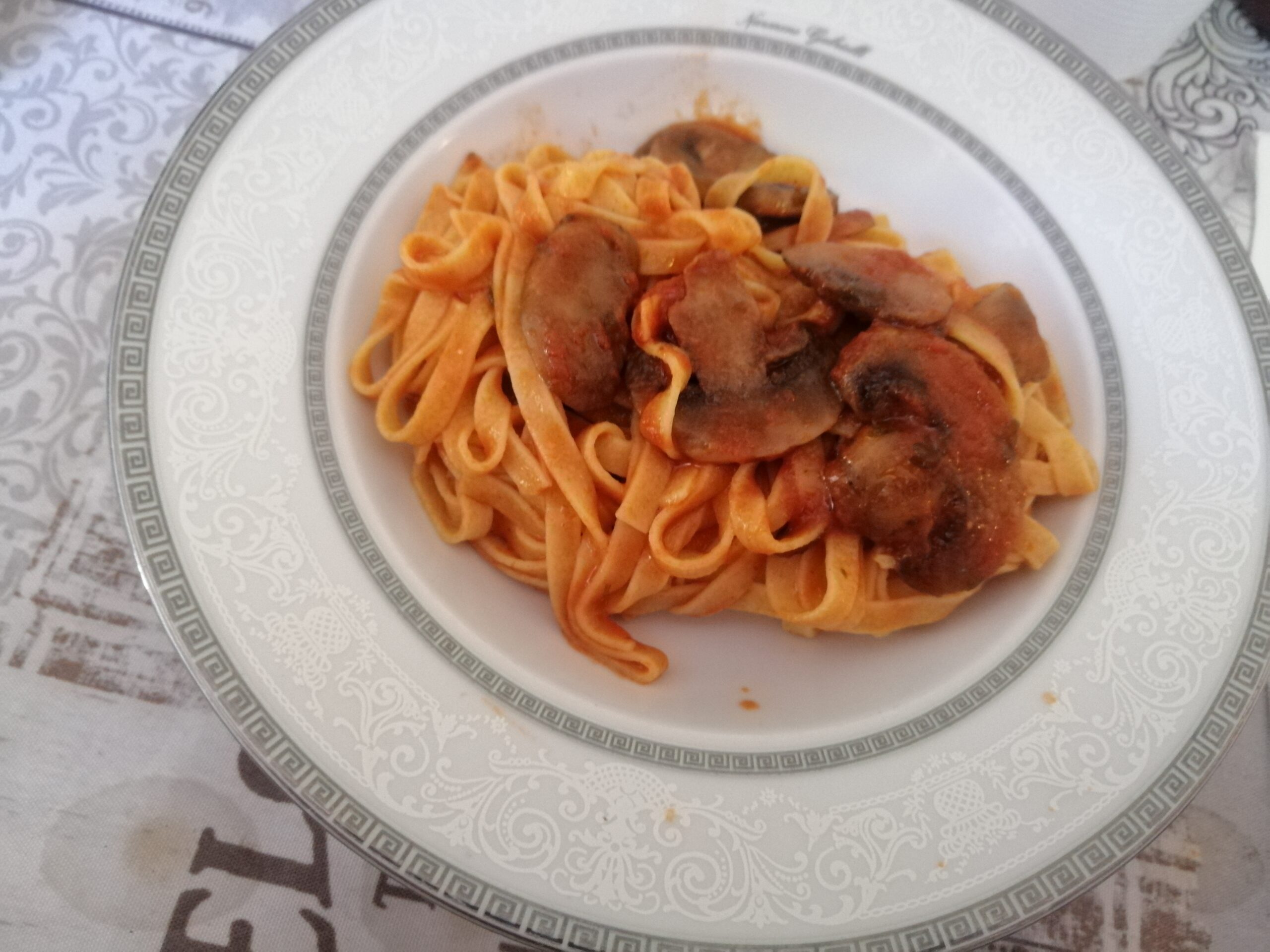 Tagliatelle al ragù di funghi