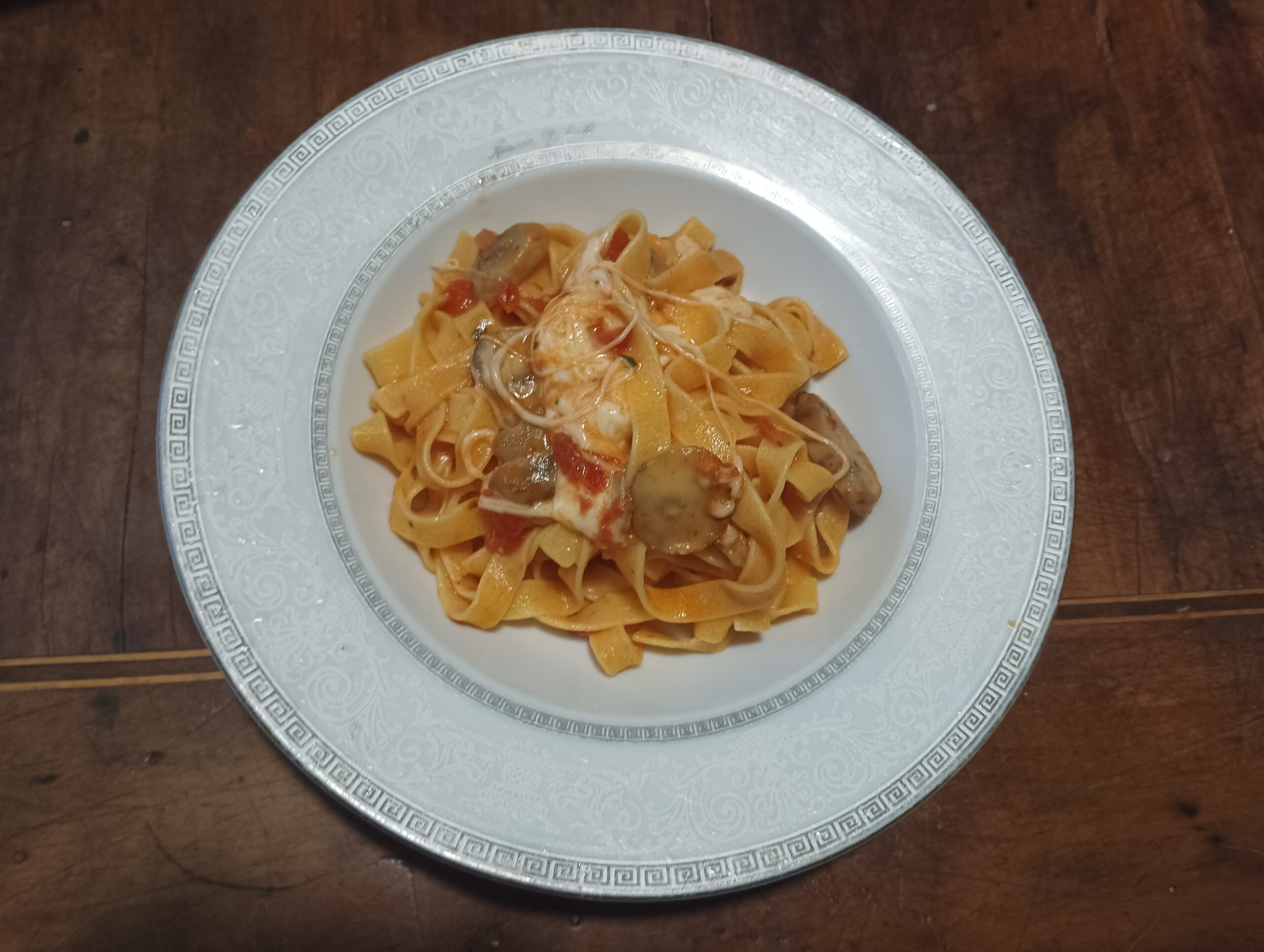 Tagliatelle al ragù di funghi