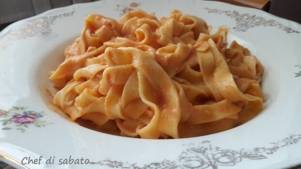 Tagliatelle al salmone