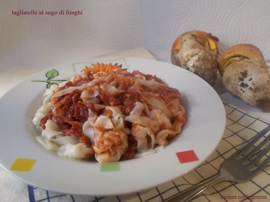 Tagliatelle al sugo di funghi