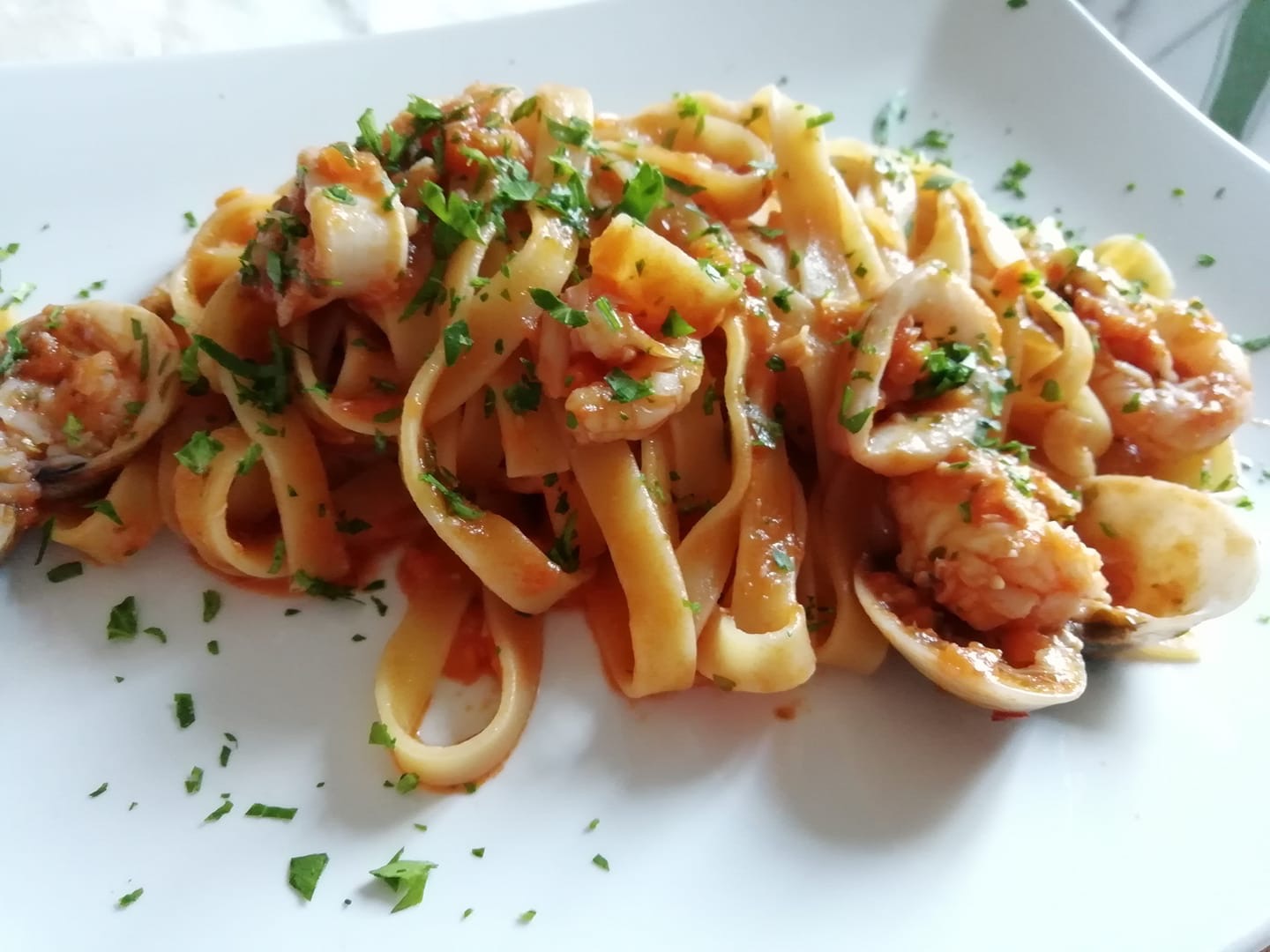 Tagliatelle al sugo di mare