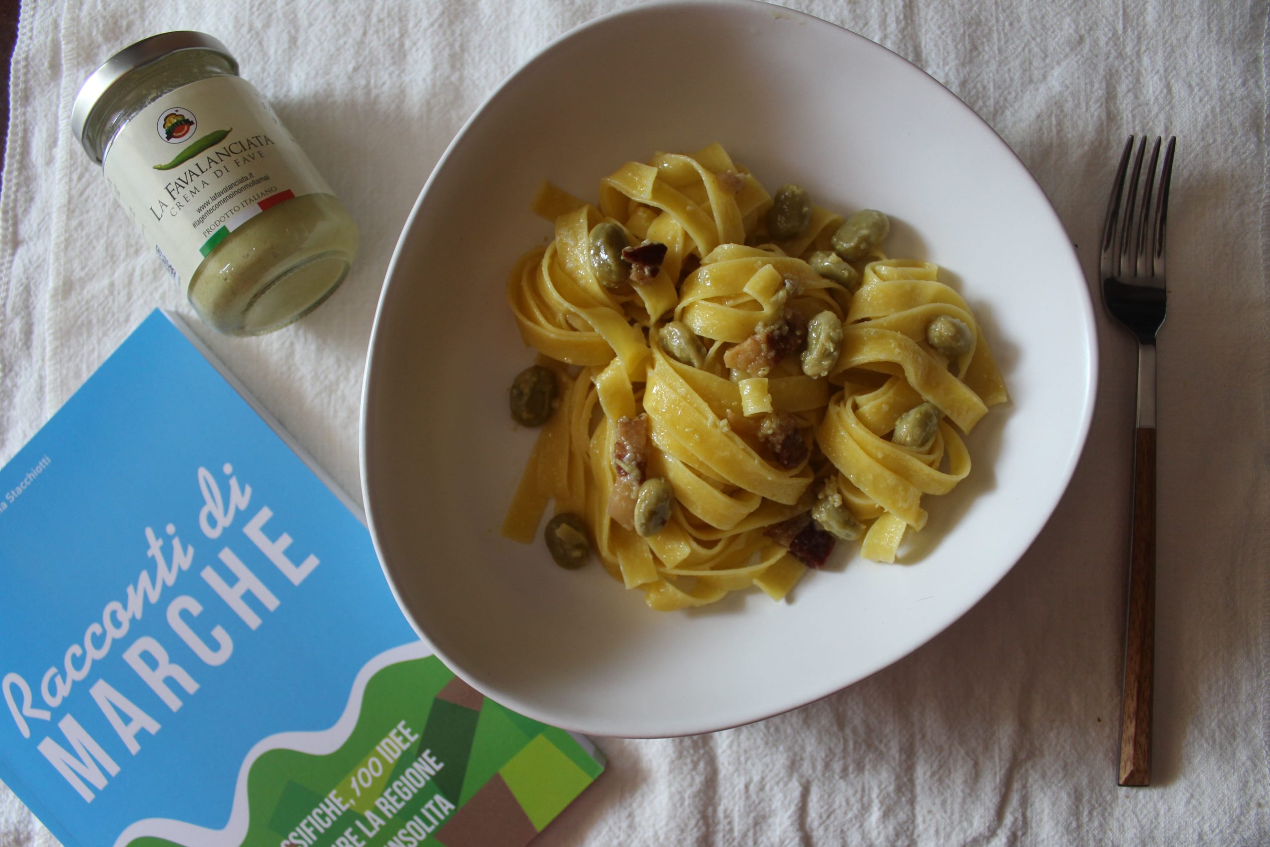 Tagliatelle all’uovo con fave e guanciale