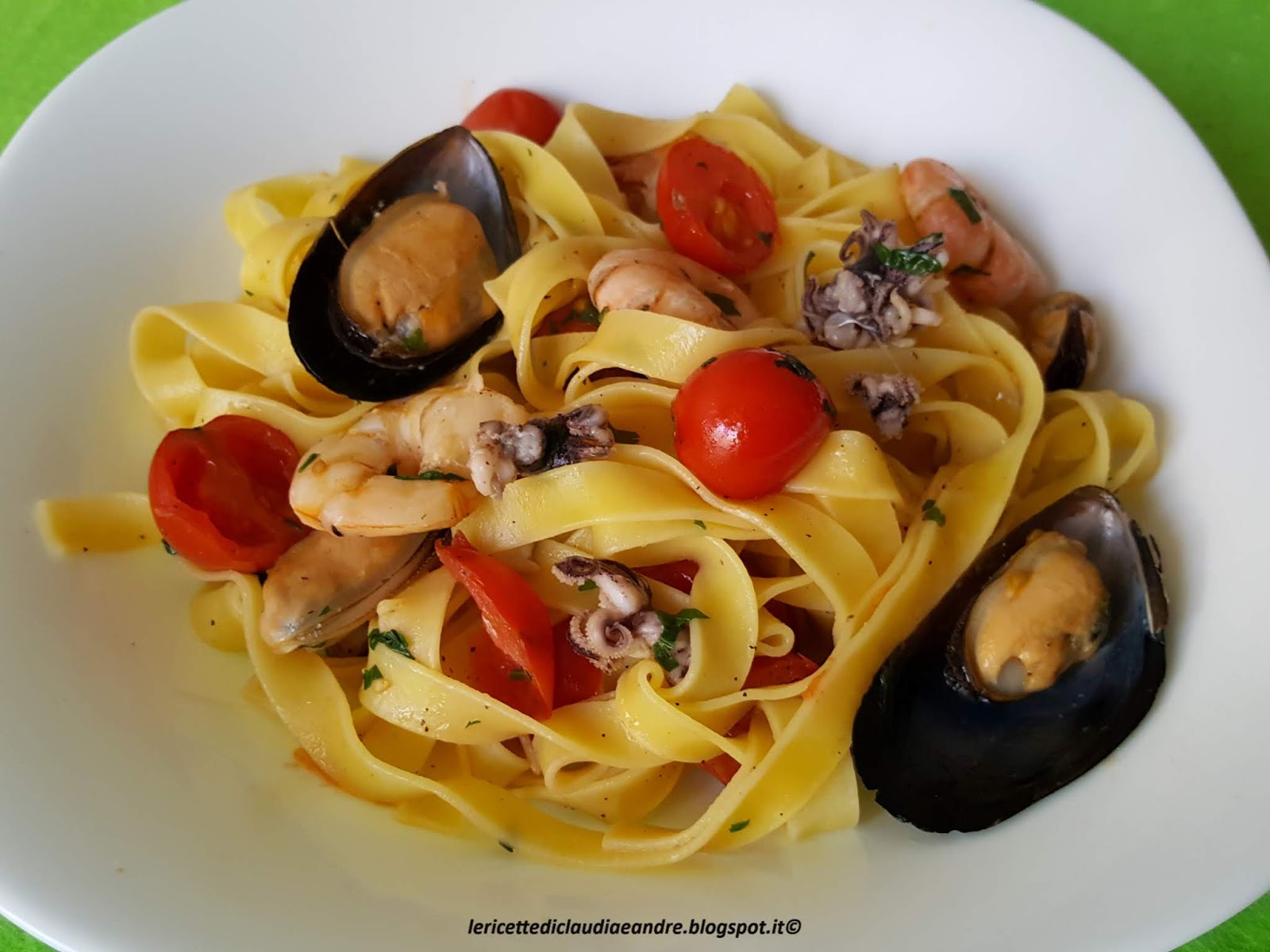 Tagliatelle all’uovo con misto scoglio