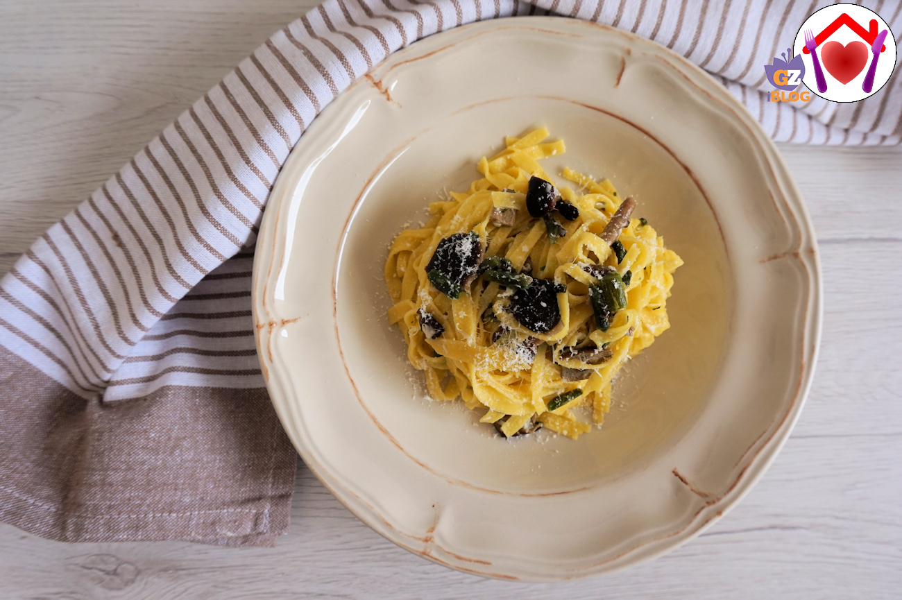 Tagliatelle asparagi e funghi