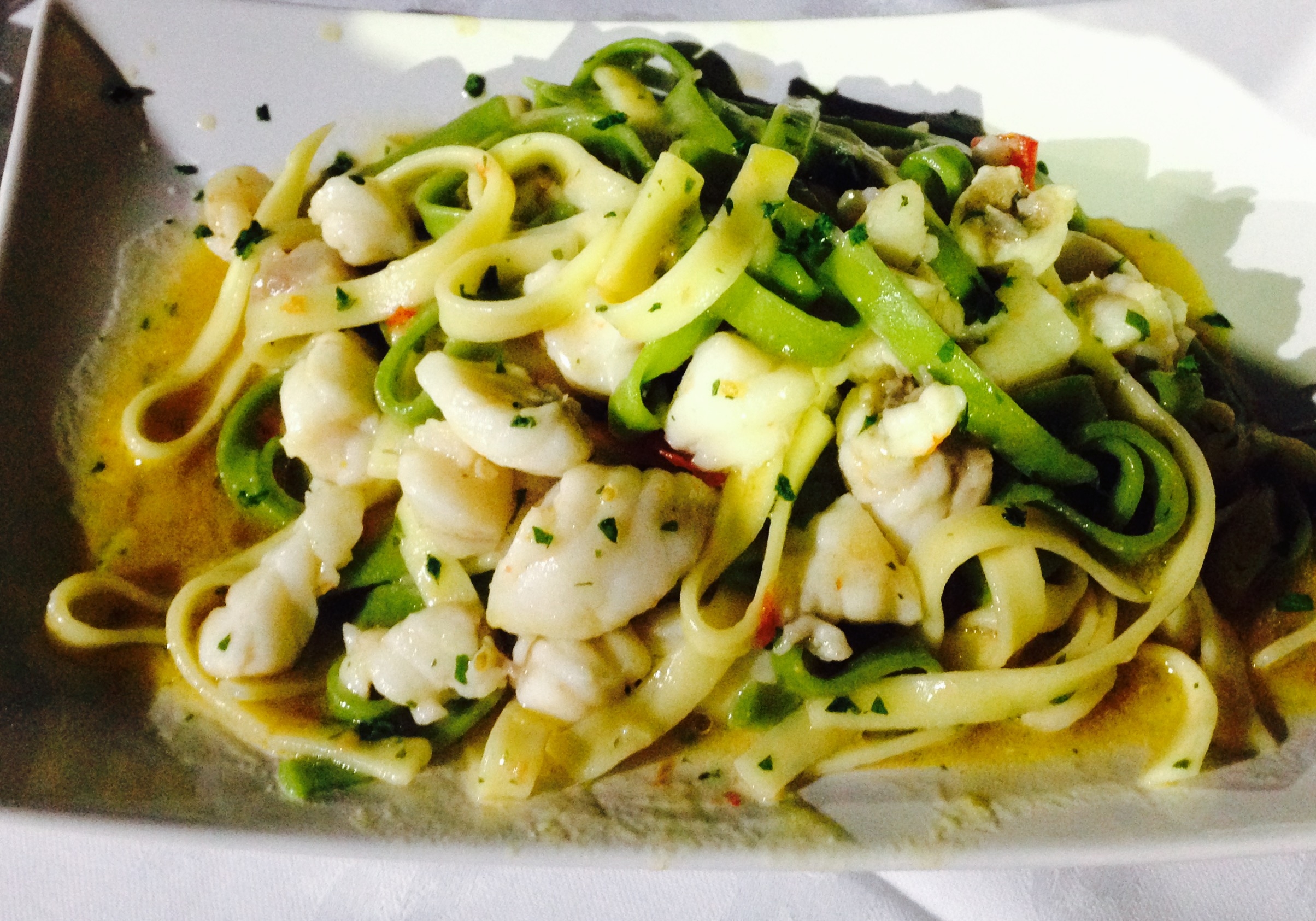 Tagliatelle bicolore con rana pescatrice