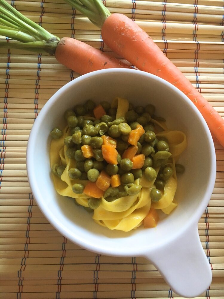 Tagliatelle carote, piselli e limone