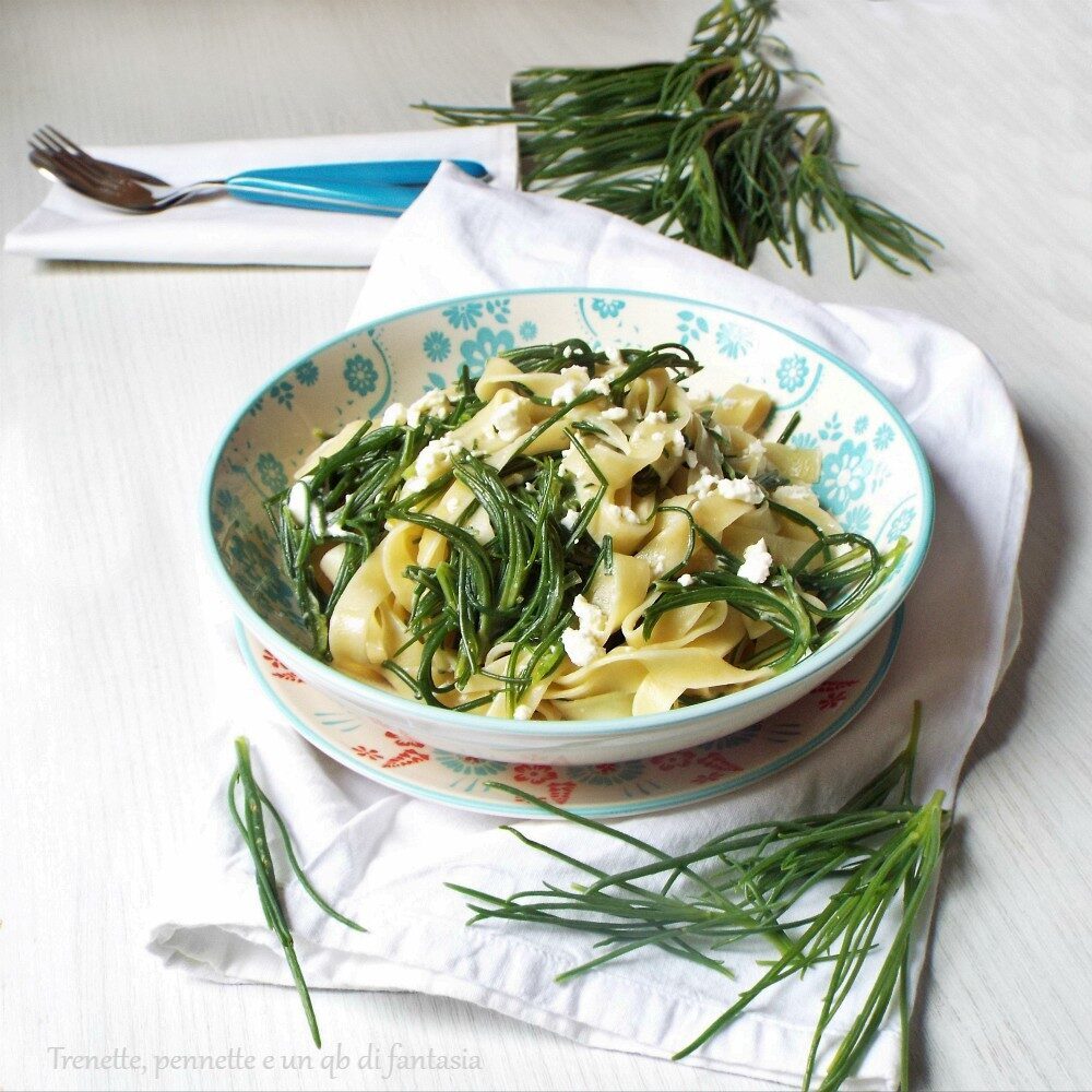 Tagliatelle con agretti e feta profumati al limone