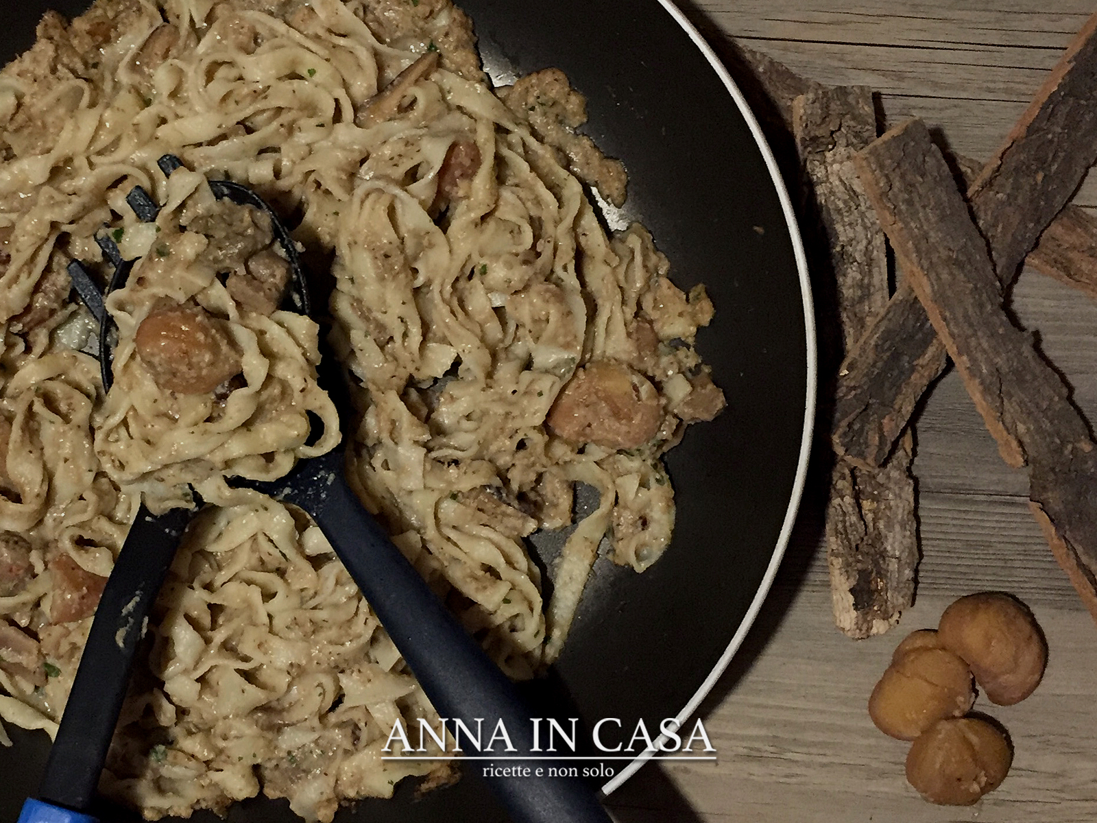 Tagliatelle con farina di castagne e funghi