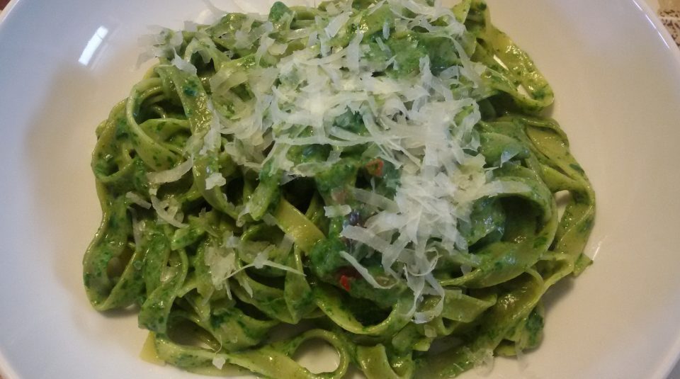 Tagliatelle con guanciale e crema di spinaci
