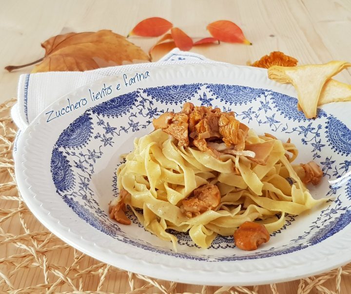Tagliatelle con i finferli (o gallinacci)