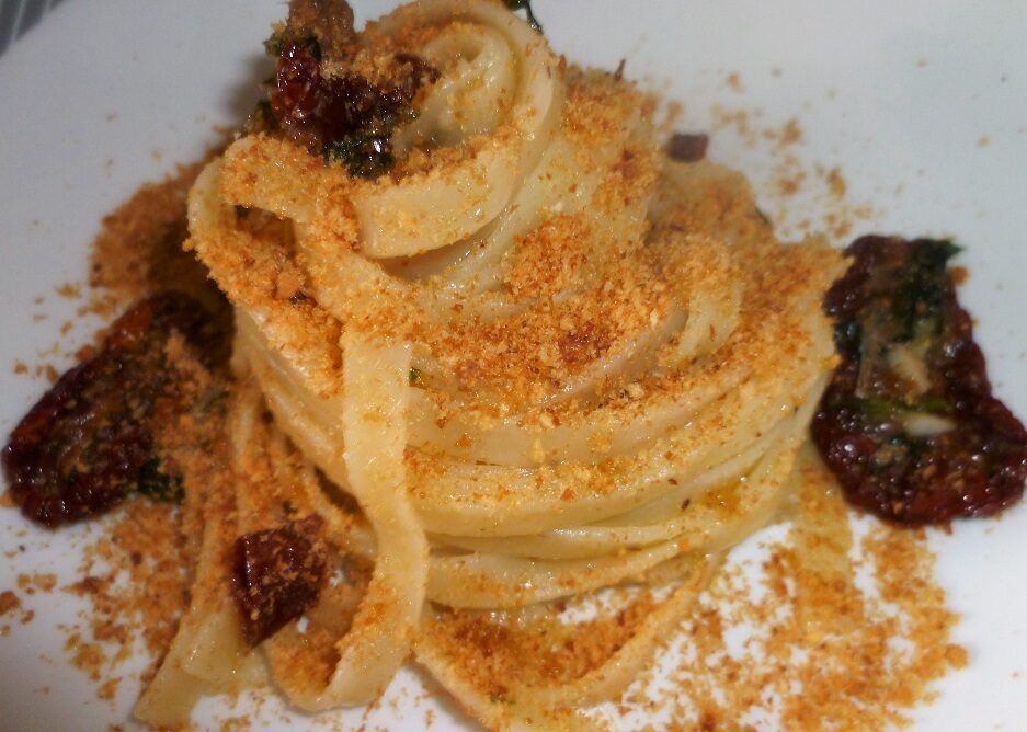 Tagliatelle con mollica di pane tostata