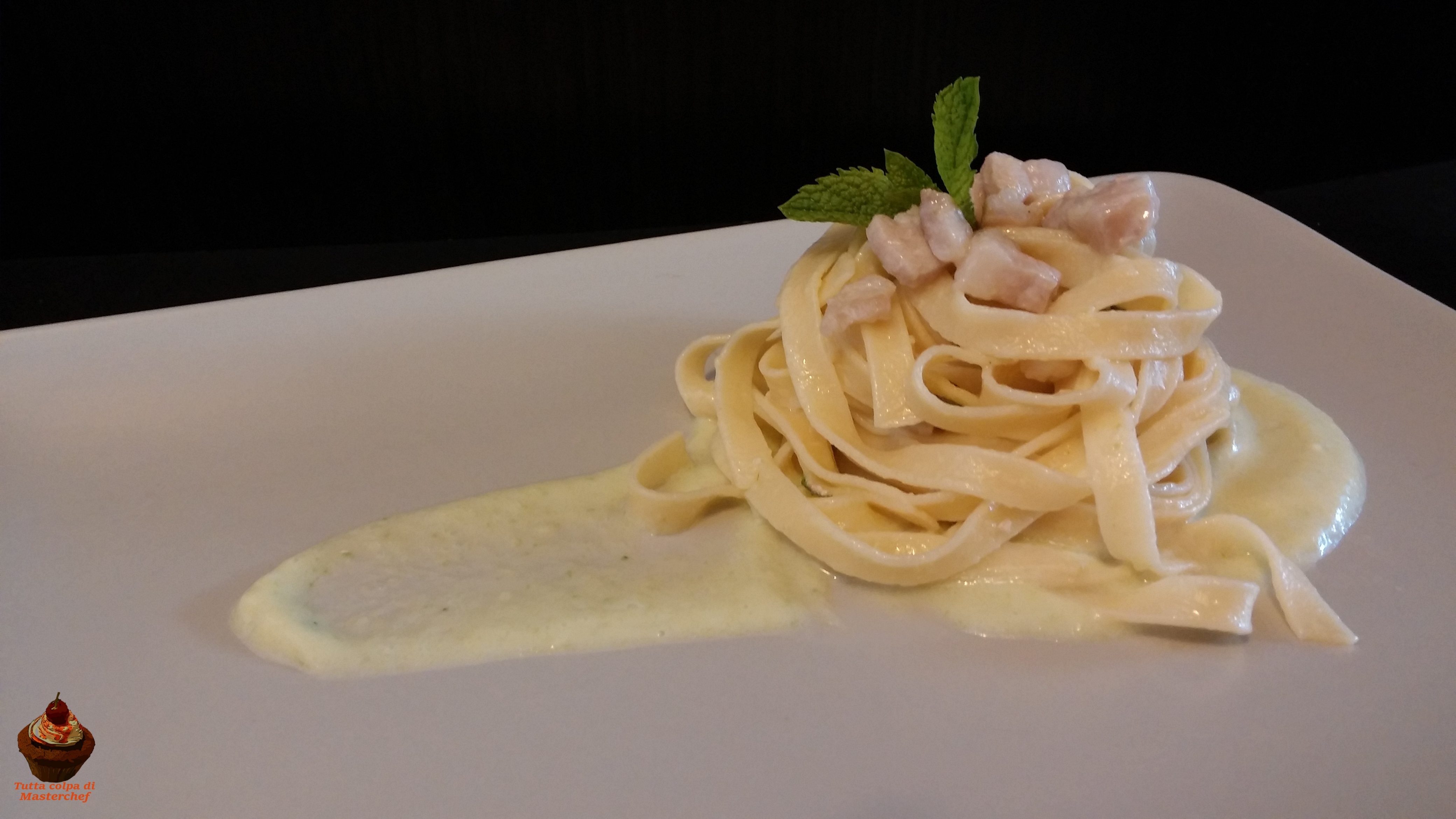 Tagliatelle con pancetta, crema di zucchine e menta