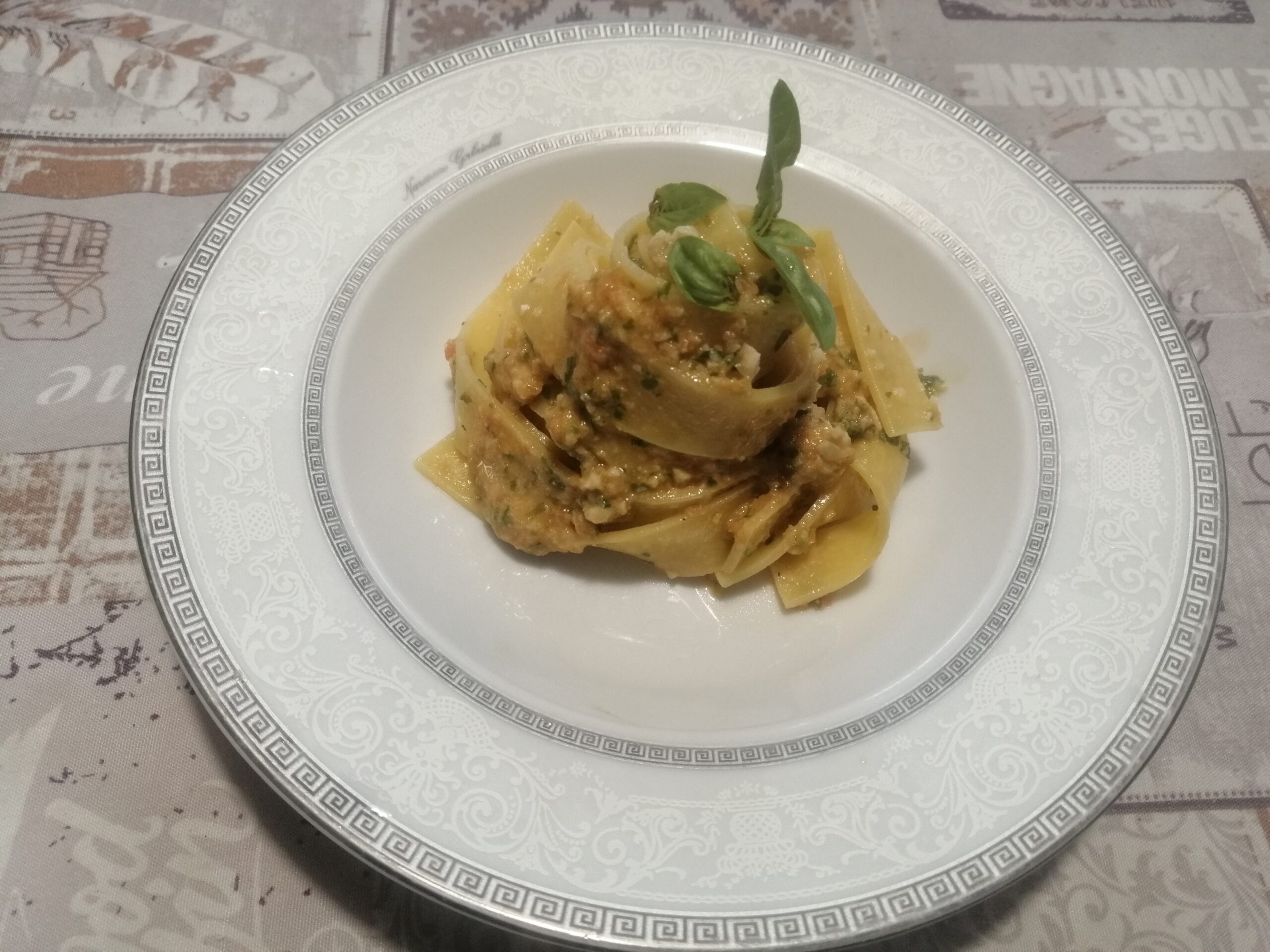 Tagliatelle con pesto alla trapanese