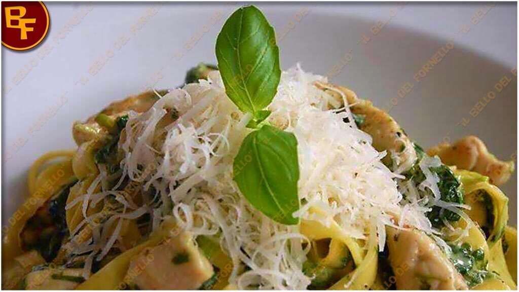 Tagliatelle con pollo e spinaci