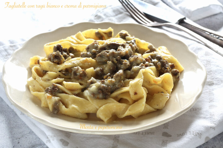 Tagliatelle con ragù bianco e crema di parmigiano
