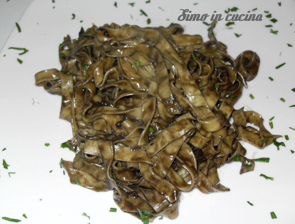 Tagliatelle con seppie e porcini