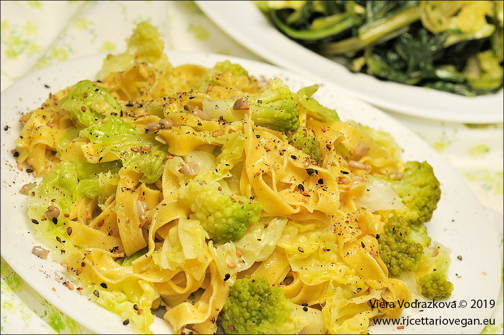 Tagliatelle con verza e cavolfiore verde