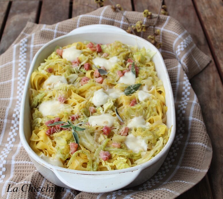 Tagliatelle con verza, pancetta e asiago