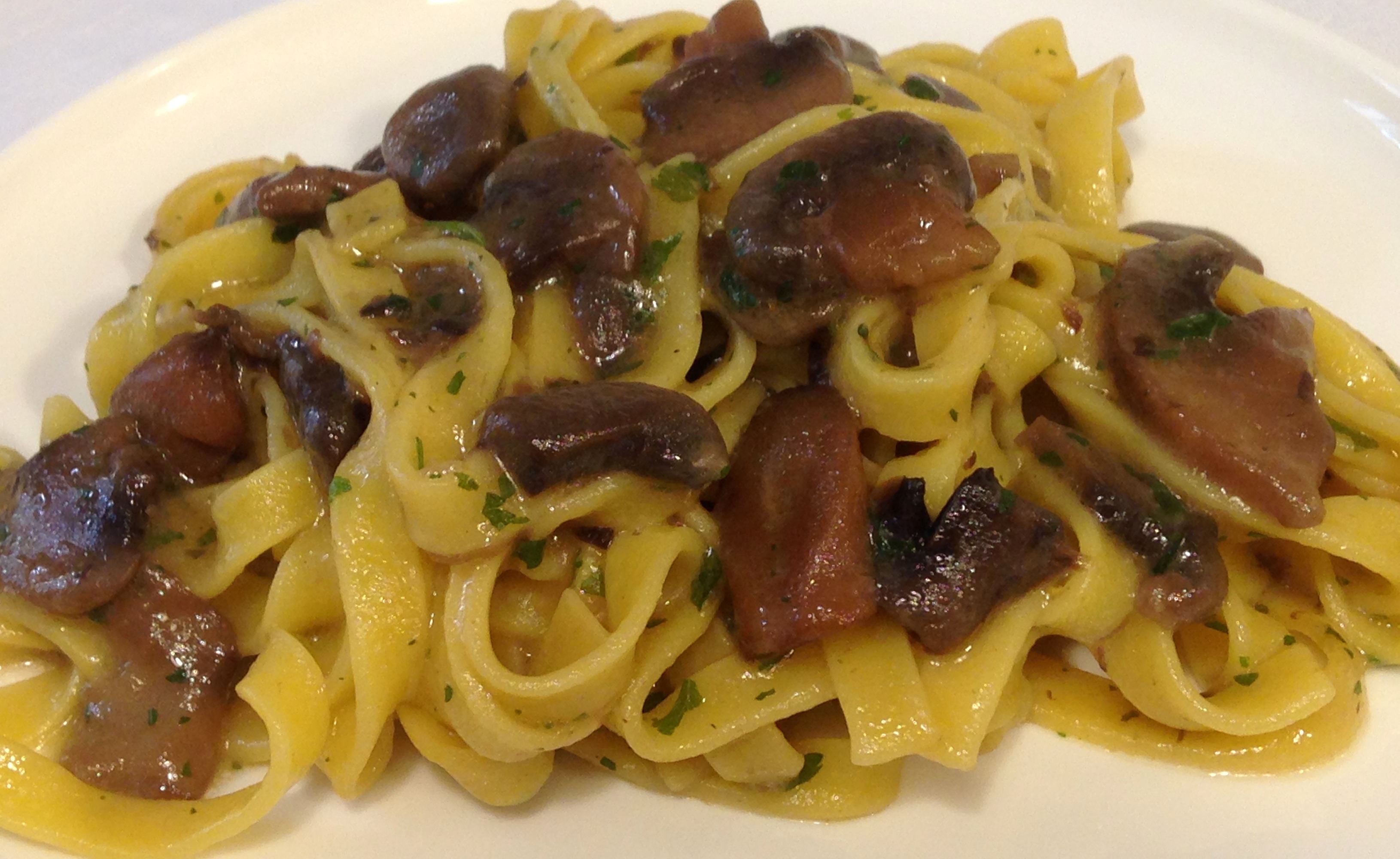Tagliatelle cremose ai funghi porcini