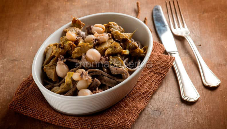 Tagliatelle di grano saraceno con seppioline, un piatto completo