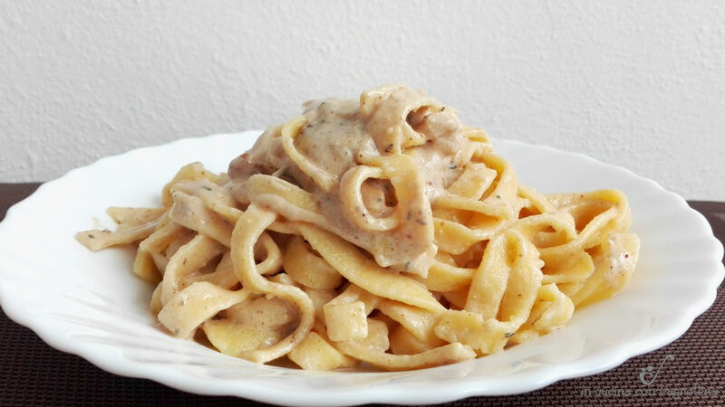 Tagliatelle di mais con yogurt profumato