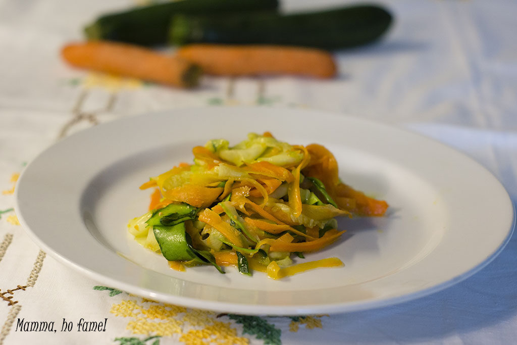 Tagliatelle di verdura saltate in padella