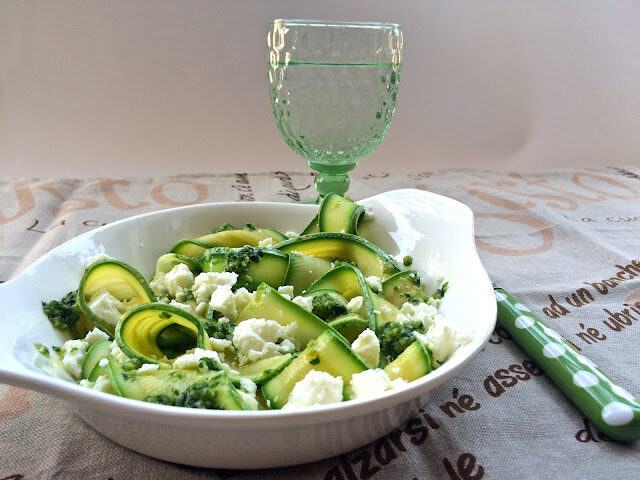 Tagliatelle di zucchine al pesto