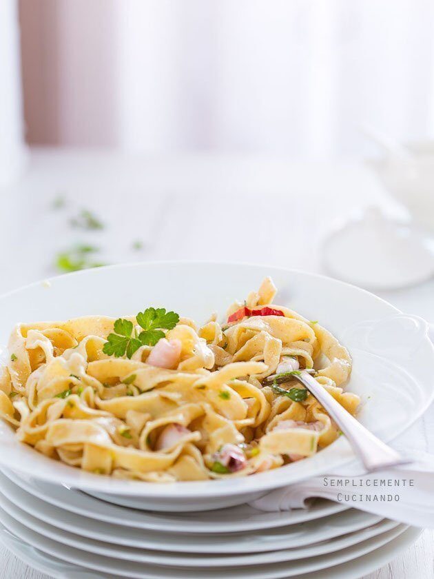 Tagliatelle e calamaretti spillo