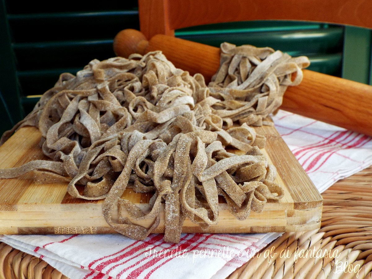 Tagliatelle fatte in casa con farina di farro