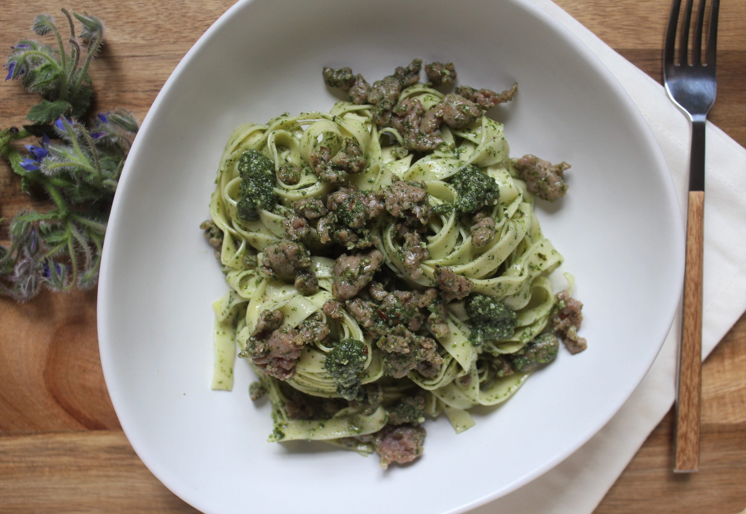 Tagliatelle fresche al pesto di borragine