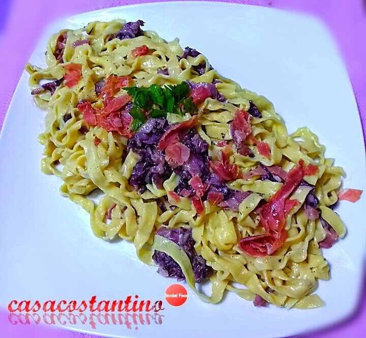 Tagliatelle fresche radicchio, gorgonzola e crudo di Parma