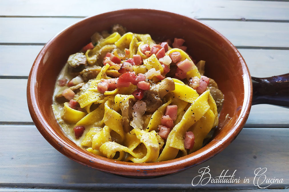 Tagliatelle funghi e speck