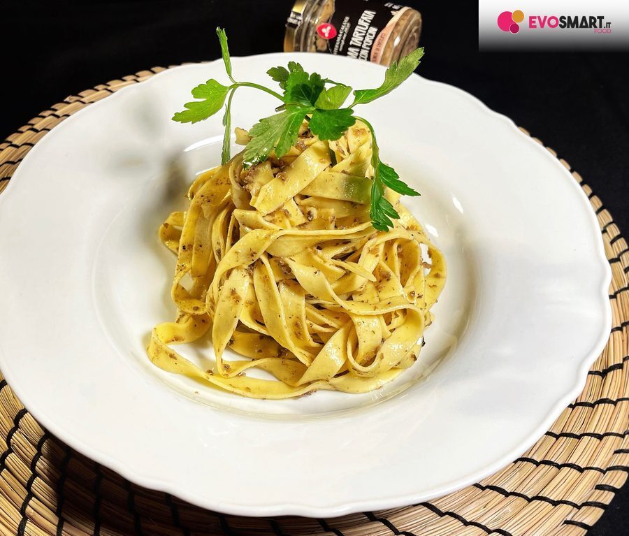 Tagliatelle in crema tartufata con porcini