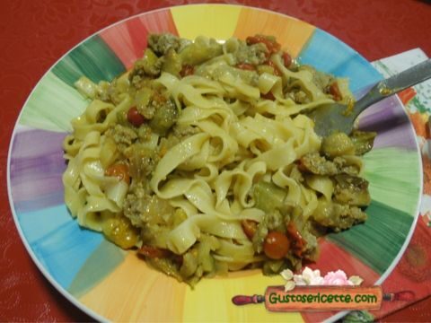 Tagliatelle melanzane verdi e salsiccia