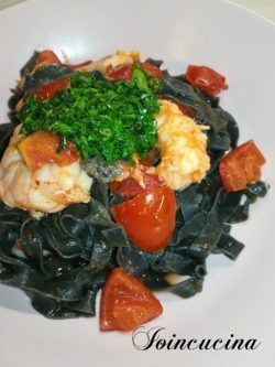 Tagliatelle nere con gamberi