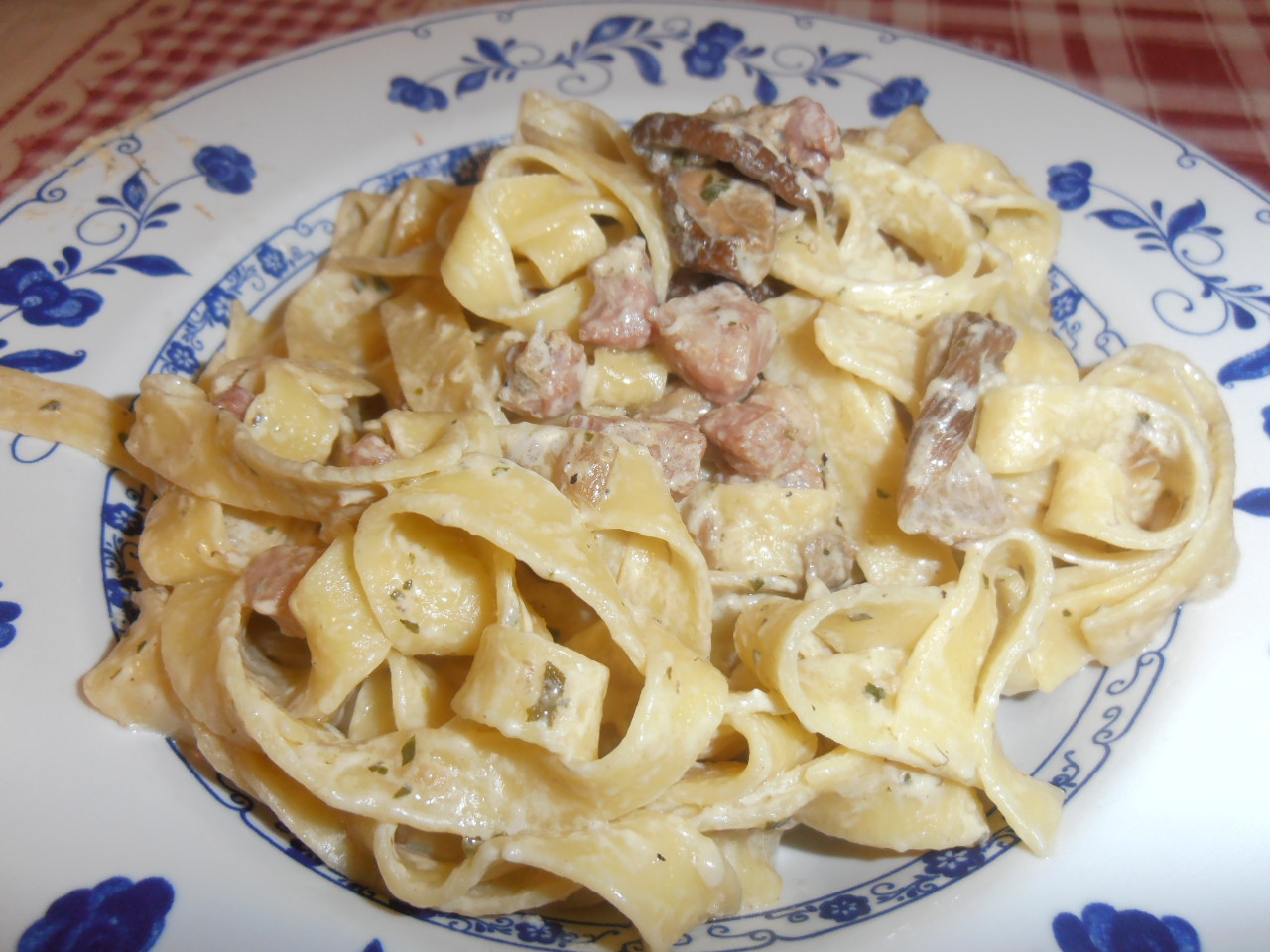 Tagliatelle panna pancetta e funghi porcini