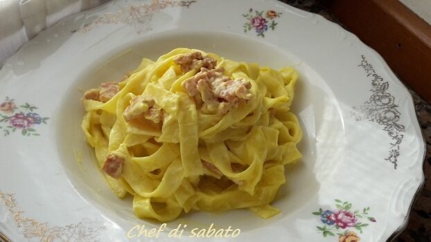 Tagliatelle panna prosciutto zafferano
