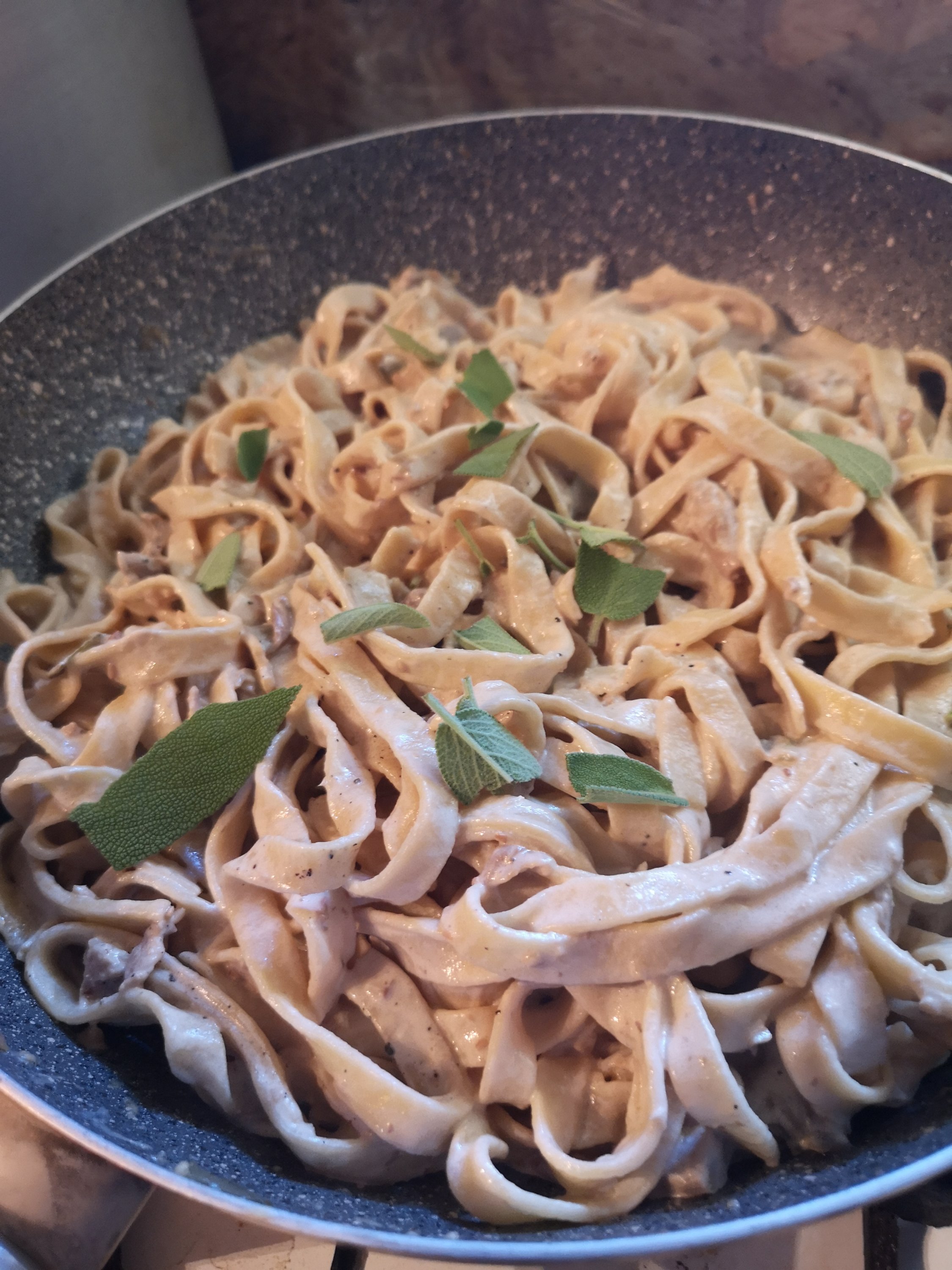 Tagliatelle pfn ovvero panna funghi noci