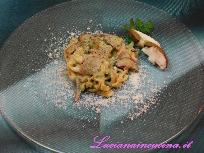 Tagliatelle prezzemolate con porcini
