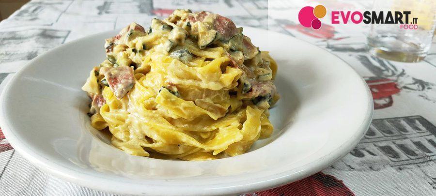 Tagliatelle senza glutine de angelis con panna, prosciutto e zucchine