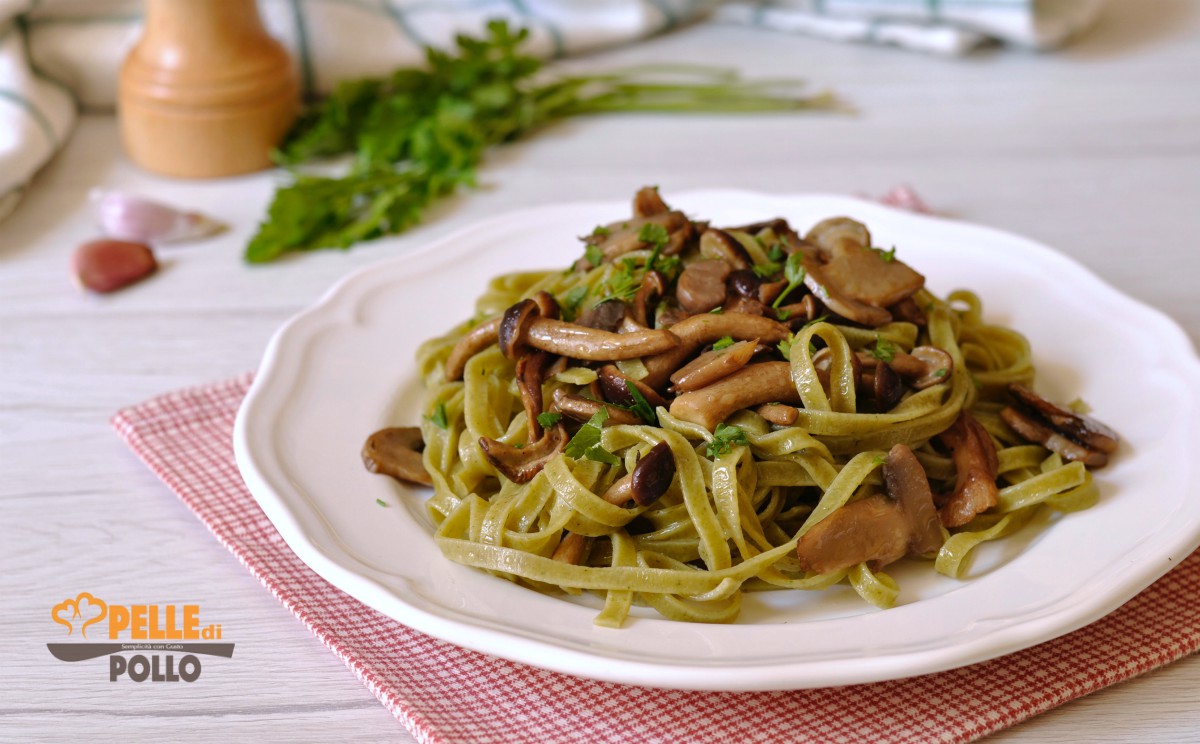 Tagliatelle verdi ai funghi